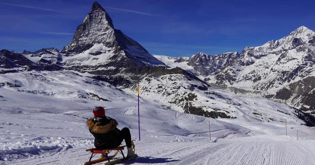 雄大なマッターホルンを眺めながら大人も子どもも楽しめる 絶景ソリ 体験してきました 海外の旅 Be Pal キャンプ アウトドア 自然派生活の情報源ビーパル 雄大なマッターホルンを眺めながら大人も子どもも楽しめる 絶景ソリ 体験してきました 海外の旅 Be Pal キャンプ アウトドア 自然派生活の情報源ビーパル