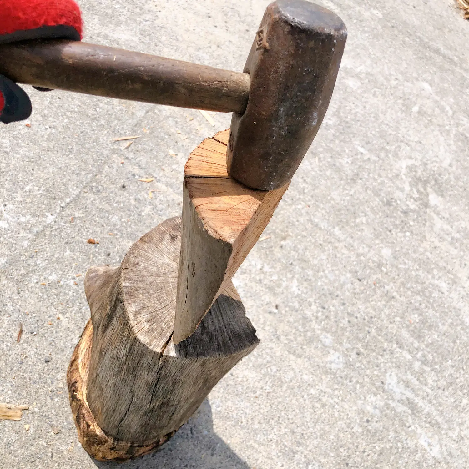 薪の作り方とクサビを使った薪割り術 おすすめのクサビ 自作の方法も 焚き火 火おこし道具 Be Pal キャンプ アウトドア 自然派生活の情報源ビーパル 薪の作り方とクサビを使った薪割り術 おすすめのクサビ 自作の方法も 焚き火 火おこし道具 Be Pal キャンプ アウトドア 自然派生活の情報源ビーパル