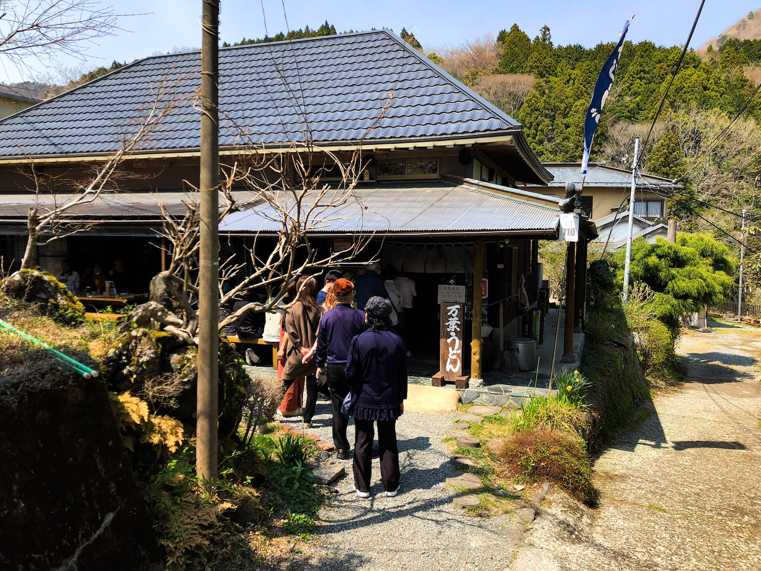 地蔵堂にある名店「万葉うどん」。