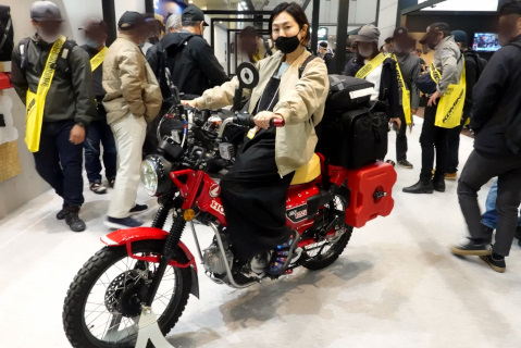 3年ぶりに帰ってきた「東京モーターサイクルショー」で、便利で安全な”子どもとタンデム・グッズ”を探してきた
