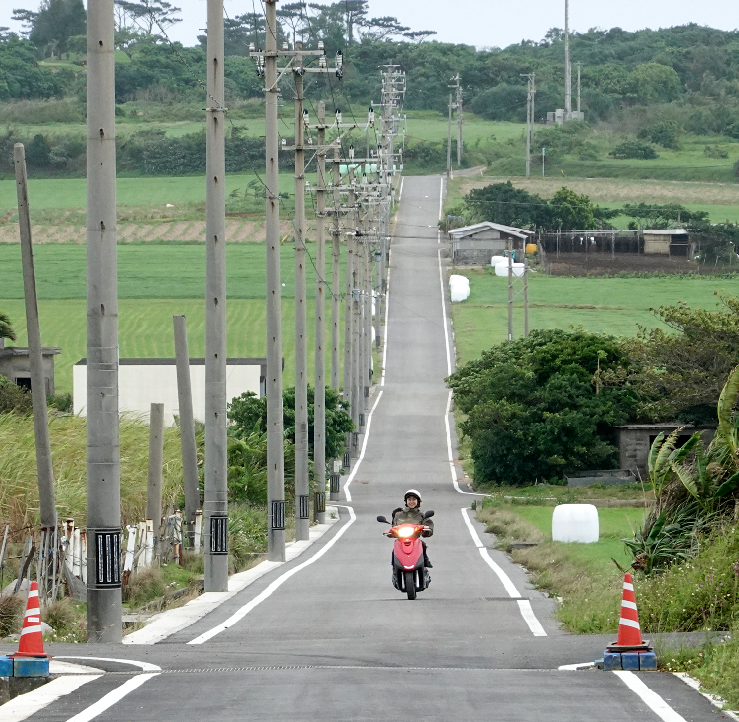 一本道のアップダウンがドラマティックな道