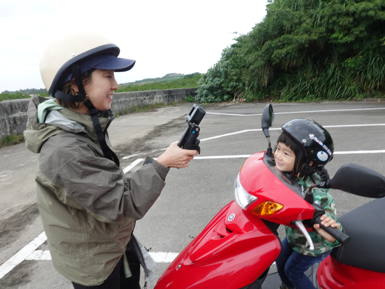 バイクを停めて休憩の様子