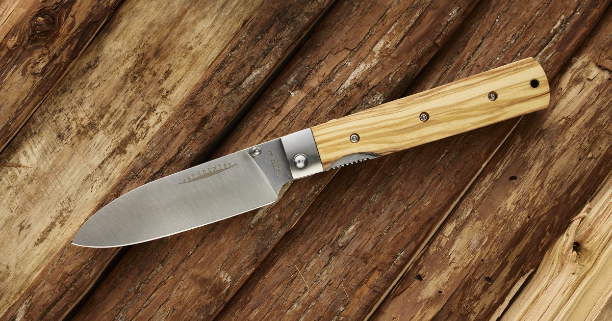 ニッポン人が慣れ親しんだ「三徳」型。楽しく料理するならこのナイフ