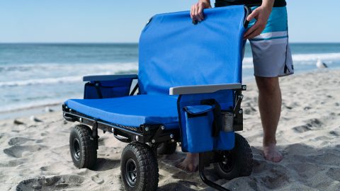 パラソル付きベンチに変身！アウトドアでの荷物運びに最適なワゴン