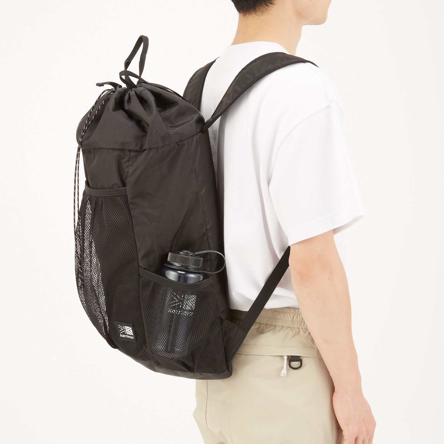 サイド部のメッシュワンドポケット(ミニサイズは未装備)。