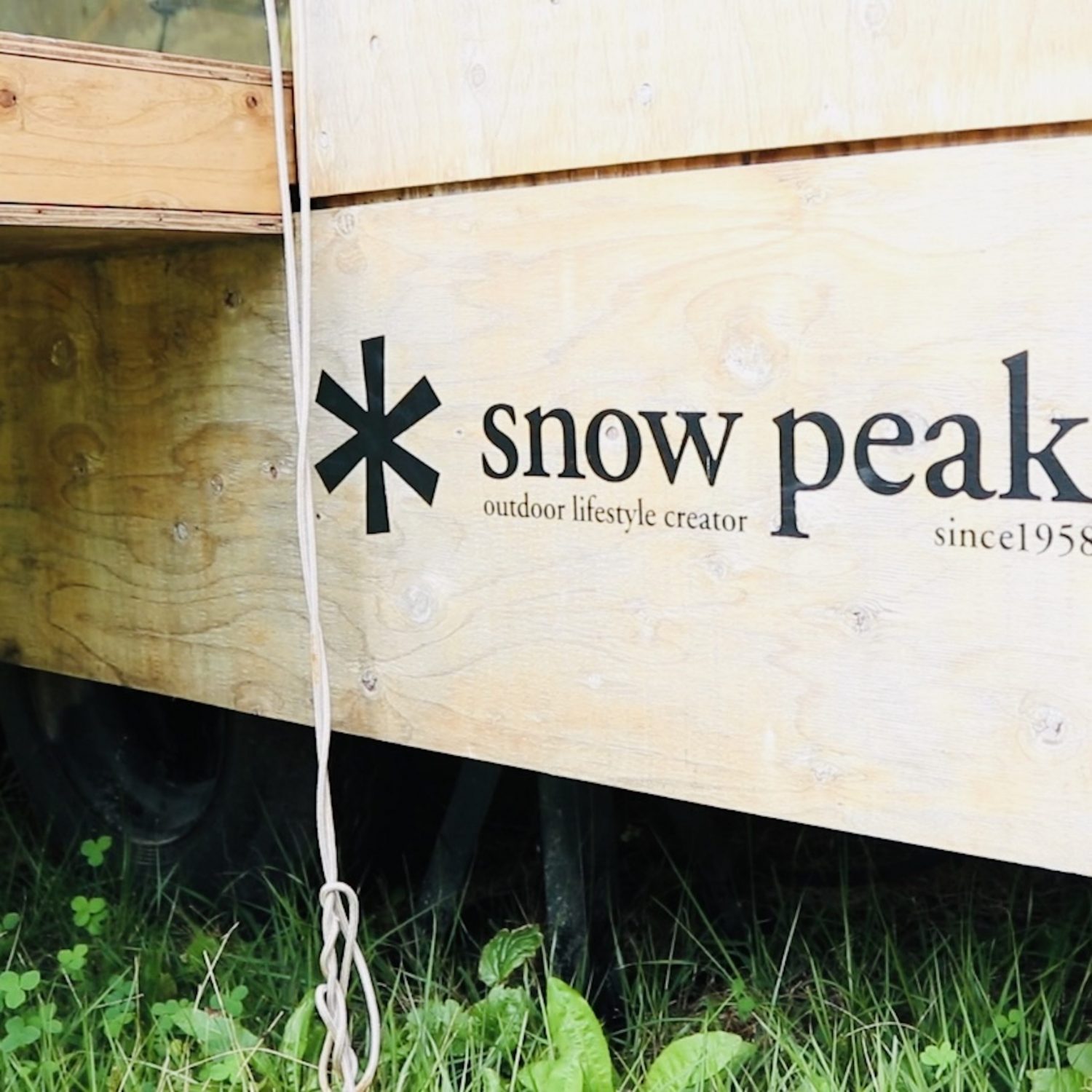 住箱のsnow peakのロゴ