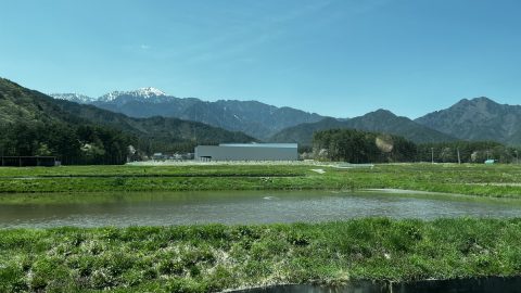 サントリー天然水〈北アルプス〉の採水・製造施設が事前予約制で公開！大町の美味しい水の秘密を探求