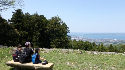 日本五大山城のひとつ能登半島「七尾城跡」で、初夏のトレッキングを満喫！