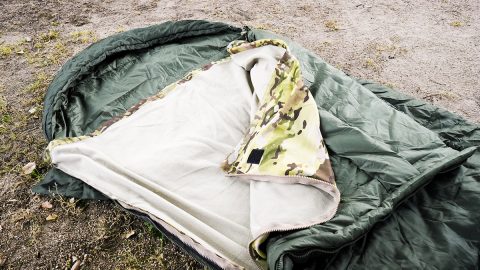 春〜秋のキャンプや車中泊に最適！Snugpakの日本限定シュラフ