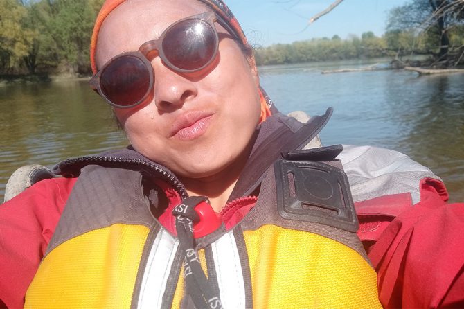 いつもカヤックに乗っている服装で税関を目指しました