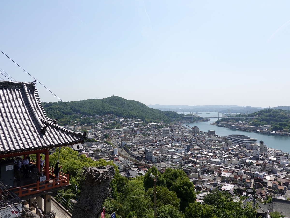 貞享3年に建てられたという千光寺の「舞台造り」の本堂