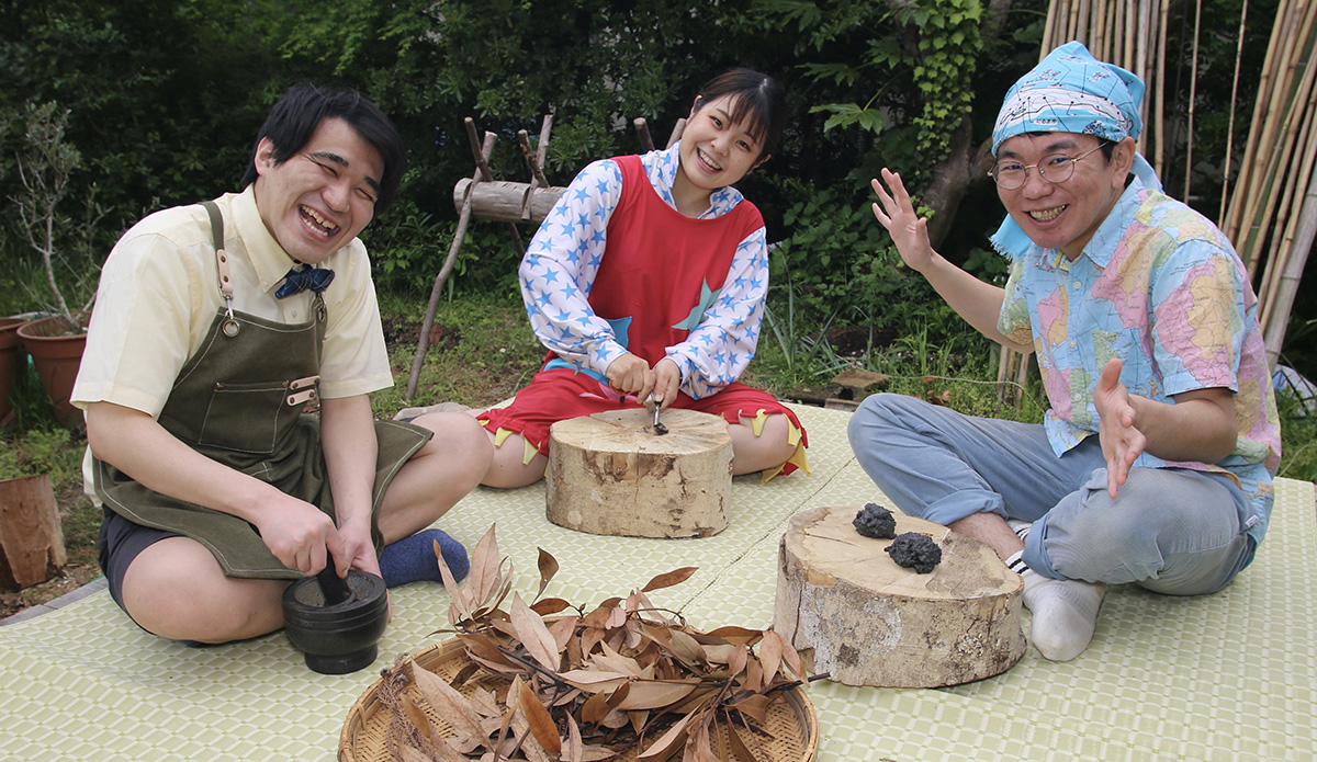 芸人3人がものづくりをしている写真