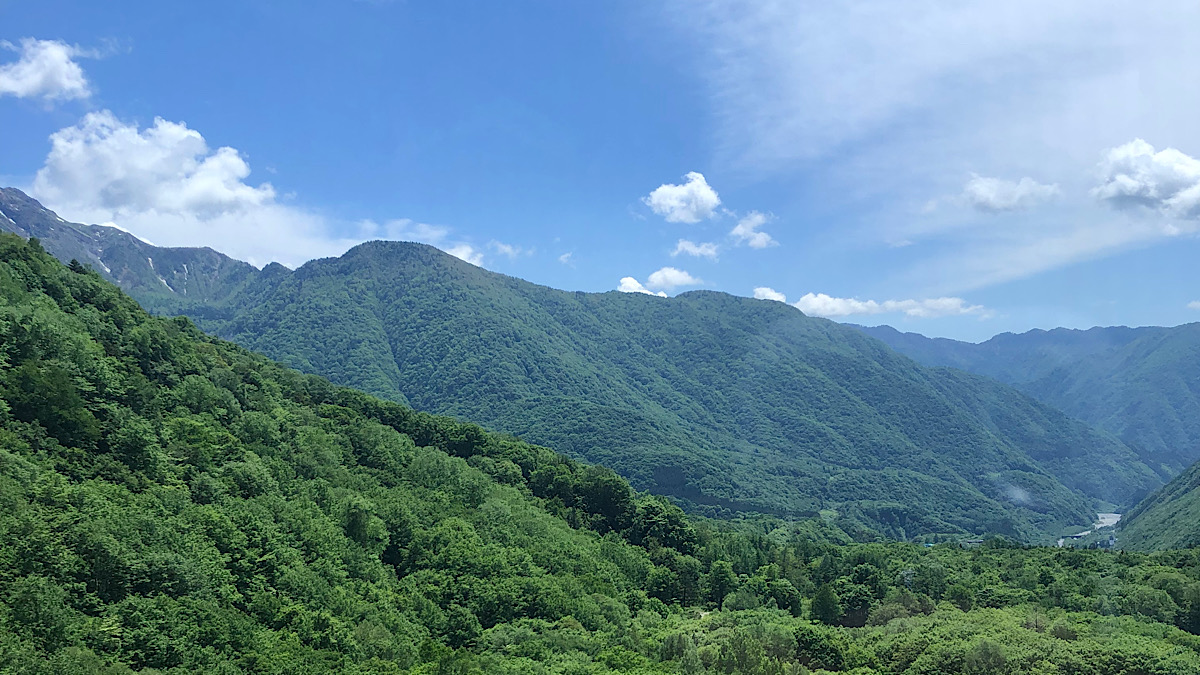 山の風景。