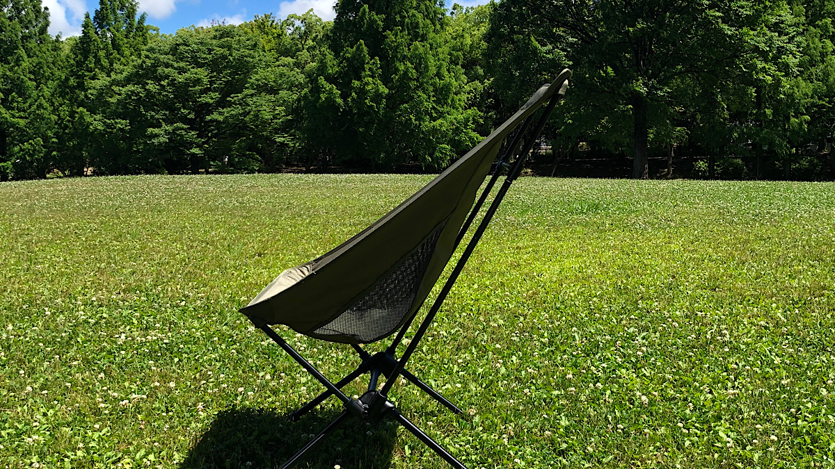 横から見たツーアングルチェアL。