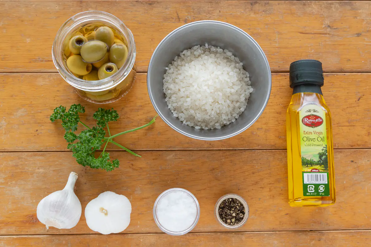夏のキャンプのパワーフード 新にんにくとグリーンオリーブのごはん 料理 レシピ Be Pal キャンプ アウトドア 自然派生活の情報源ビーパル