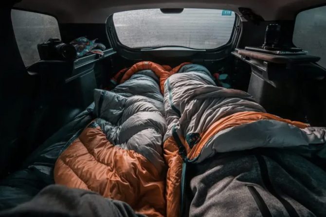 車中泊におすすめなグッズ14選！お洒落で心地よい自分だけの空間を