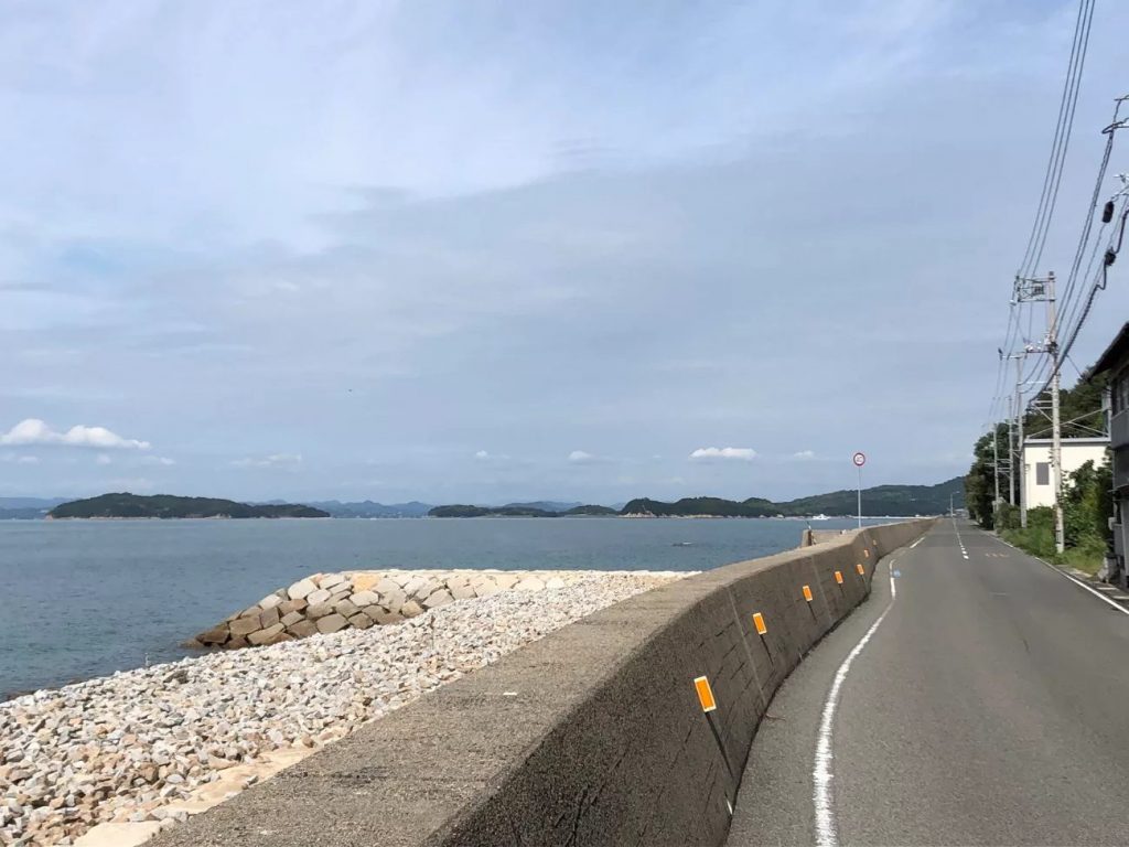 海沿いの道路