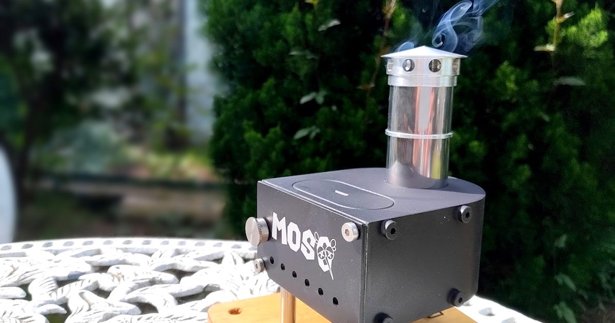 【新品　未使用】薪ストーブ型 蚊取り線香 ホルダー 片手に収まる薪ストーブ…ではなく、夏に欠かせないアレでした