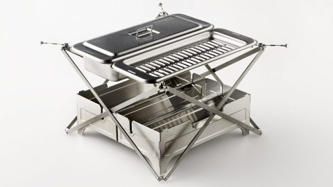 高さの変えられる五徳と長方形のクッカーが斬新！　カナダの焚き火料理システム