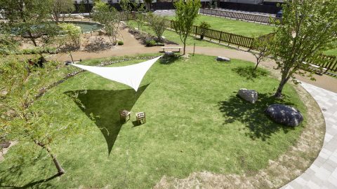 旧湊山小学校を大胆にリノベ！　自然を身近に感じる新商業施設「NATURE STUDIO」