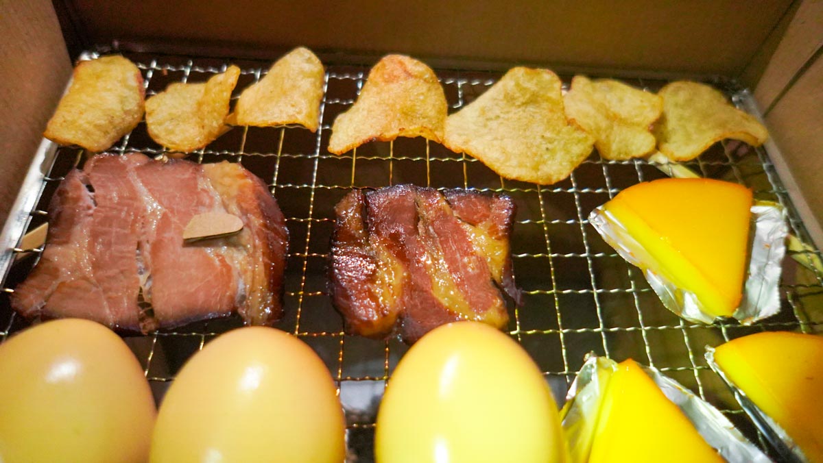 しっかり燻製された豚肉。