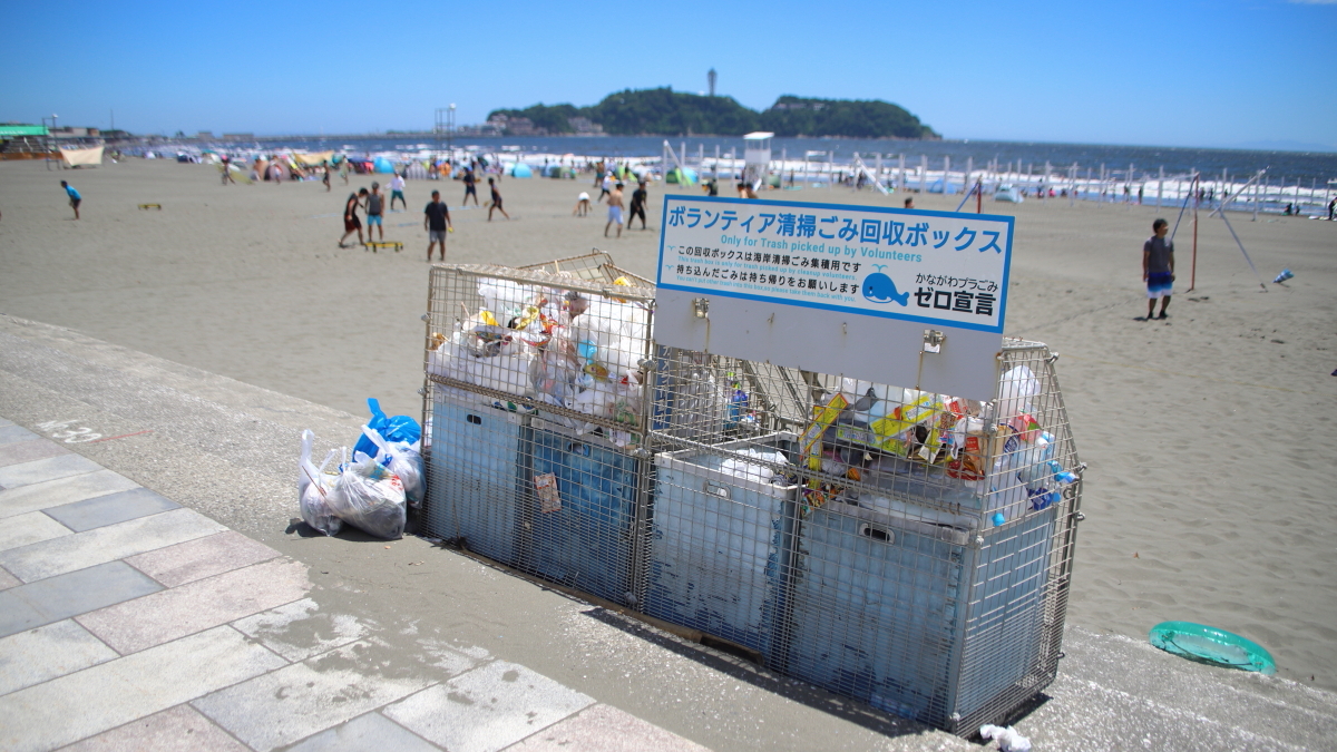 ビーチのゴミ回収ボックス