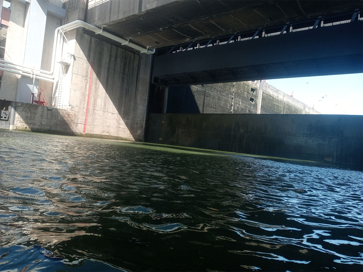 二段階水門の扉