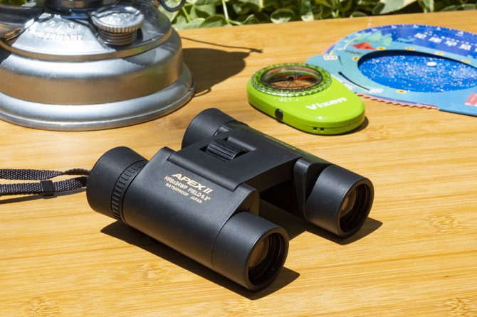 双眼鏡とランタンと星座早見盤