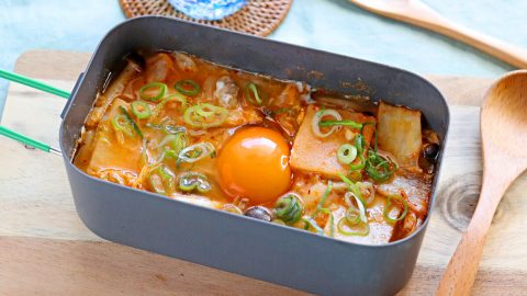 メスティンでうま味たっぷりピリ辛キャンプ飯！便利なあさり水煮缶を使ったスンドゥブ