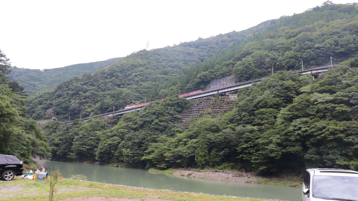 アプト式列車と大井川