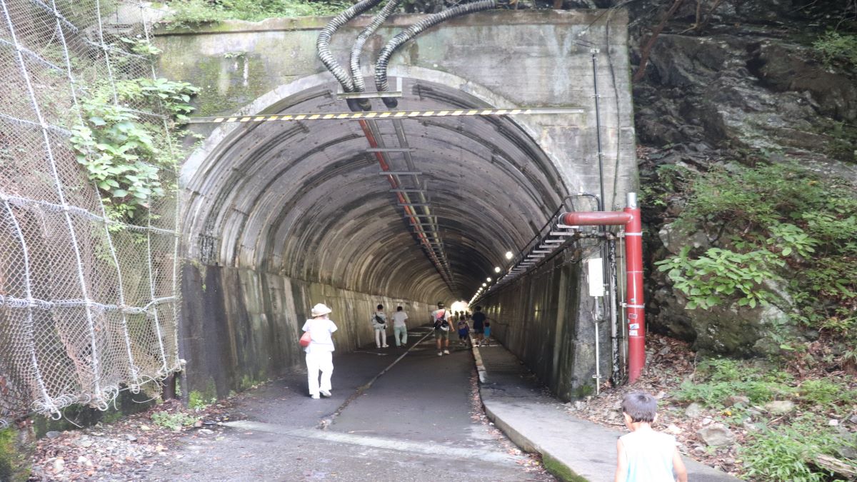 天子トンネルの入り口