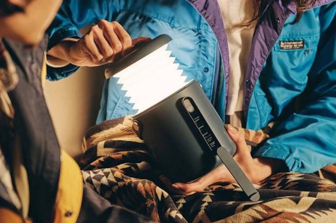 アウトドア＆災害時にも活躍！デザイン良しのランタン付きポータブル電源