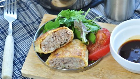 揚げないメンチカツ!? キャンプ飯にぴったりな「きつねメンチカツ」のレシピをご紹介