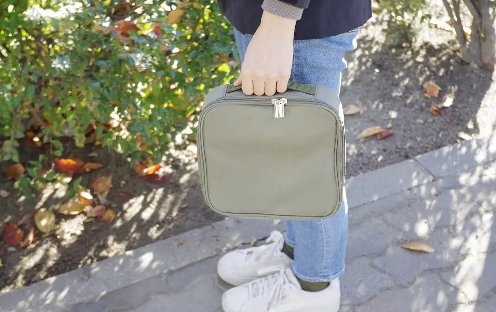 カセットコンロ ボンベをスマートに収納できる専用ケースがビックカメラにあった バーナー 燃焼器具 Be Pal キャンプ アウトドア 自然派生活の情報源ビーパル