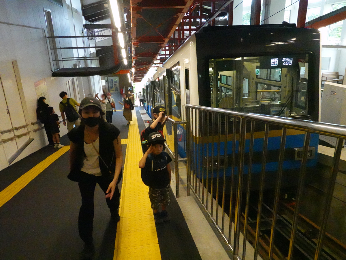 終点「早雲山」駅で降りる