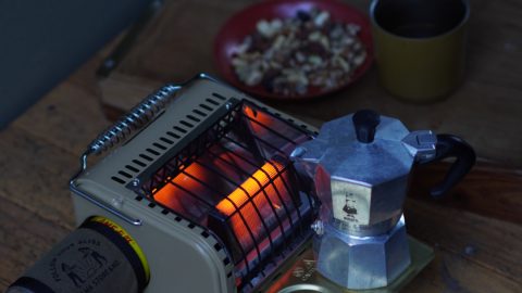 スマートにスピーディーに暖をとる！超小型ボンベヒーターがデビュー