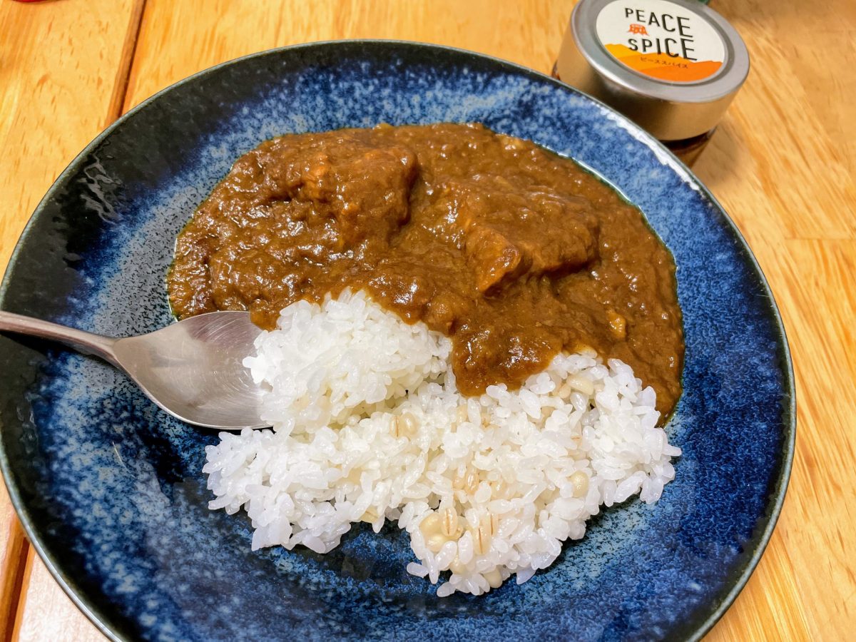 「PEACE SPICE」を入れた家カレー