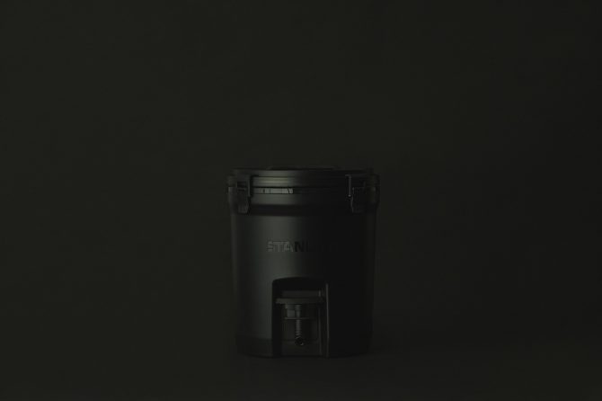 スタンレーのジャグはクールで存在感抜群！保冷力に優れて注ぎやすいウォータージャグ