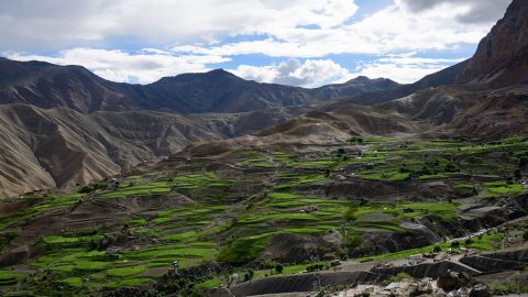 開通したばかりの新道を抜けてたどり着いた、秘境ザンスカールの雄大な光景