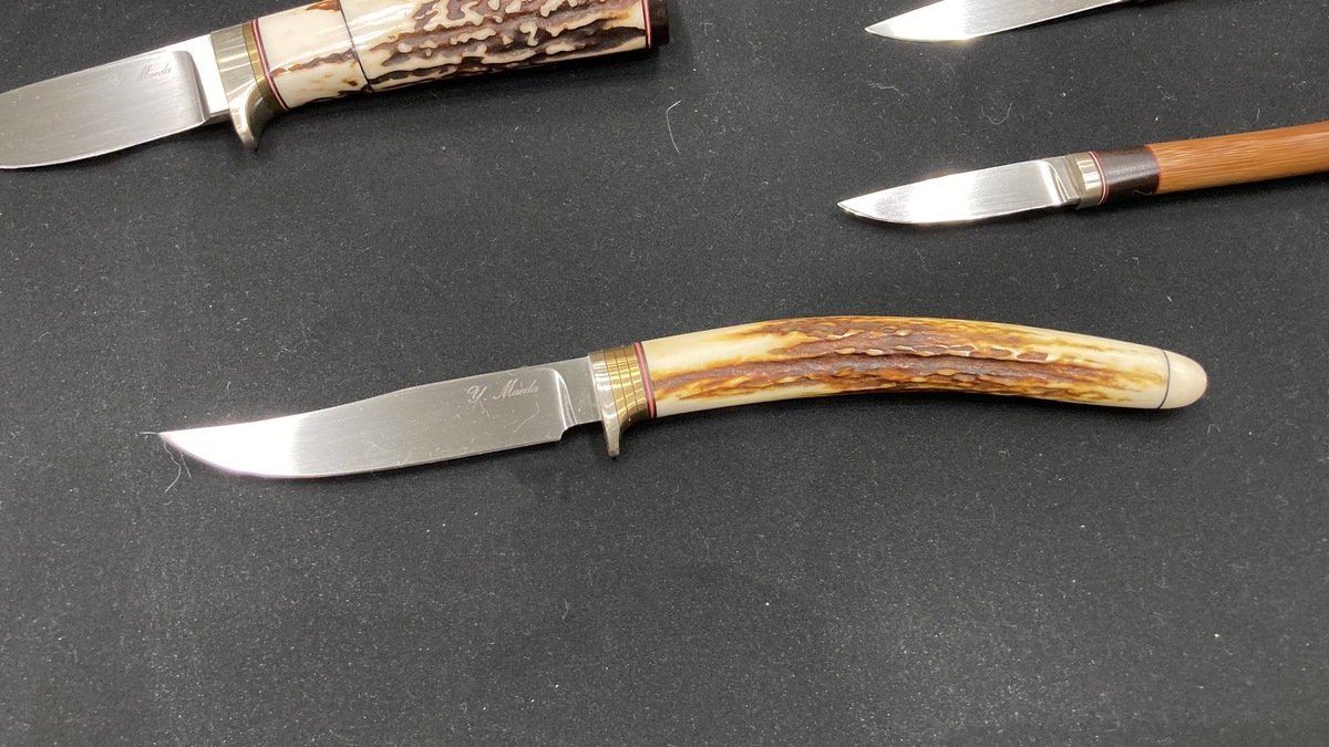 前田良夫さん作鹿の角でできたハンドルのナイフ