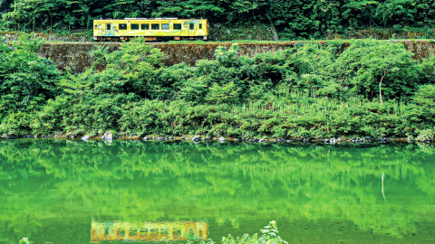 鉄道とパックラフトが並走できる!?山口県岩国市の川下りの旅が面白い！