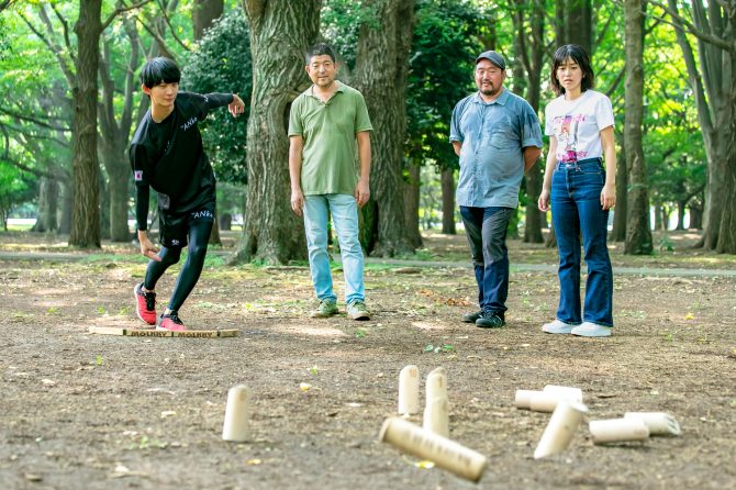 世界チャンピオンと BE-PAL編集部が対決してみた！大人気スポーツ「モルック」の 楽しみ方とマル秘テク