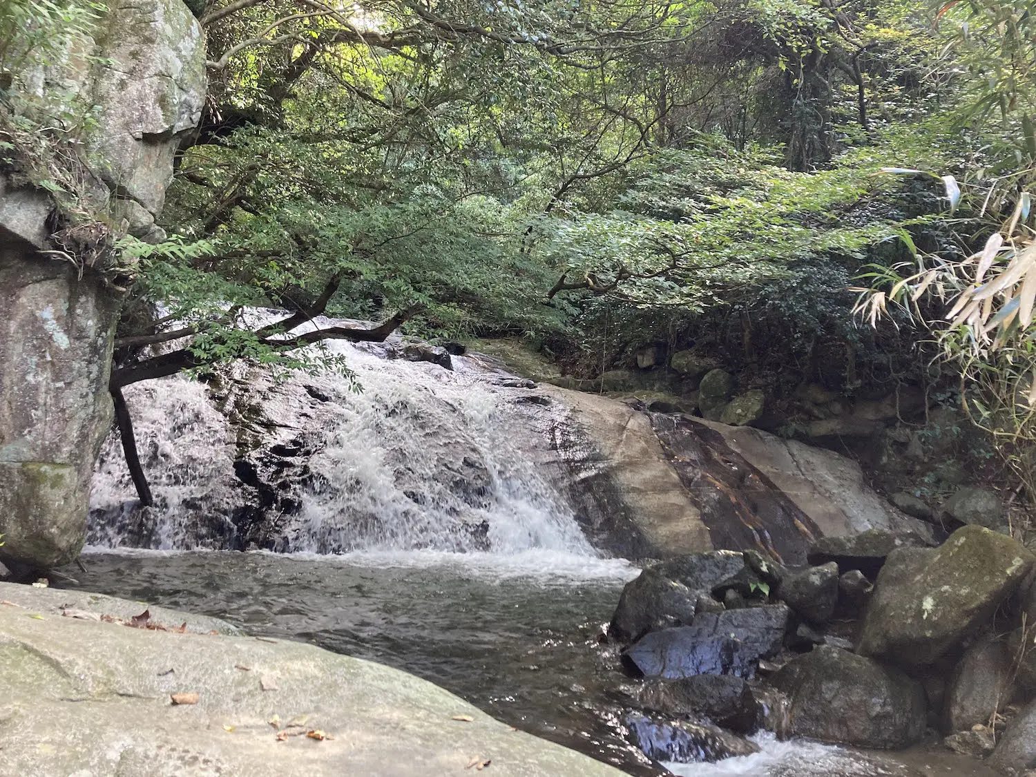 滝がある風景