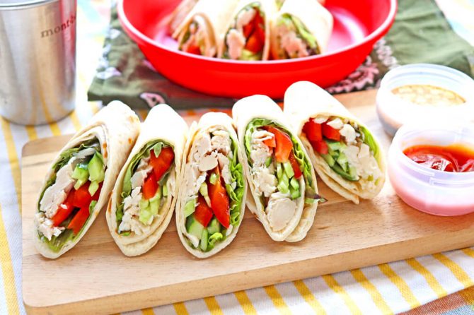 サラダチキンのトルティーヤラップ