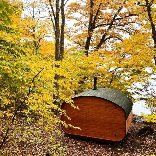 ロシア製のバレルサウナを採用したサウナ小屋