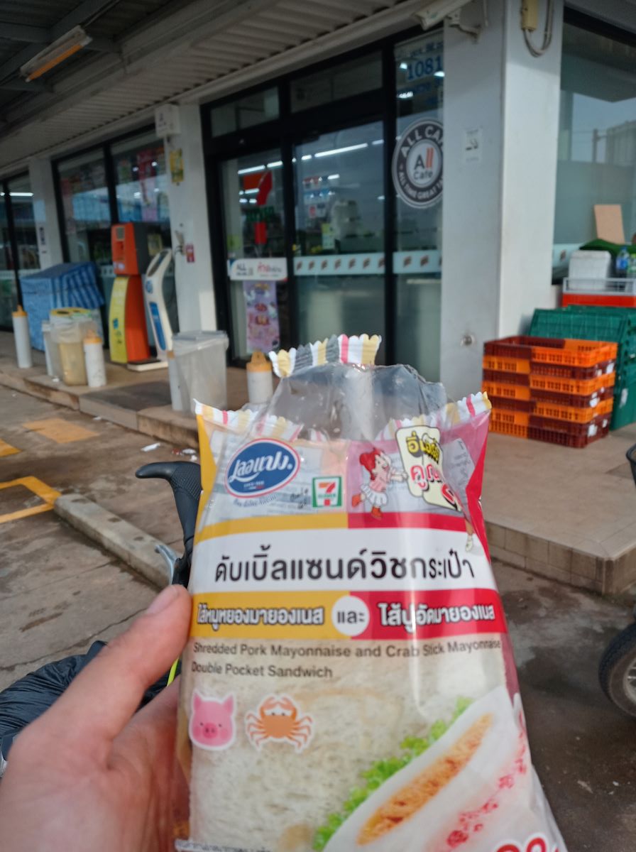 タイのセブンイレブンで買い食い