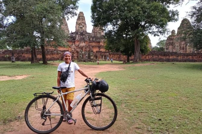 自転車に乗って巡るアンコールワット