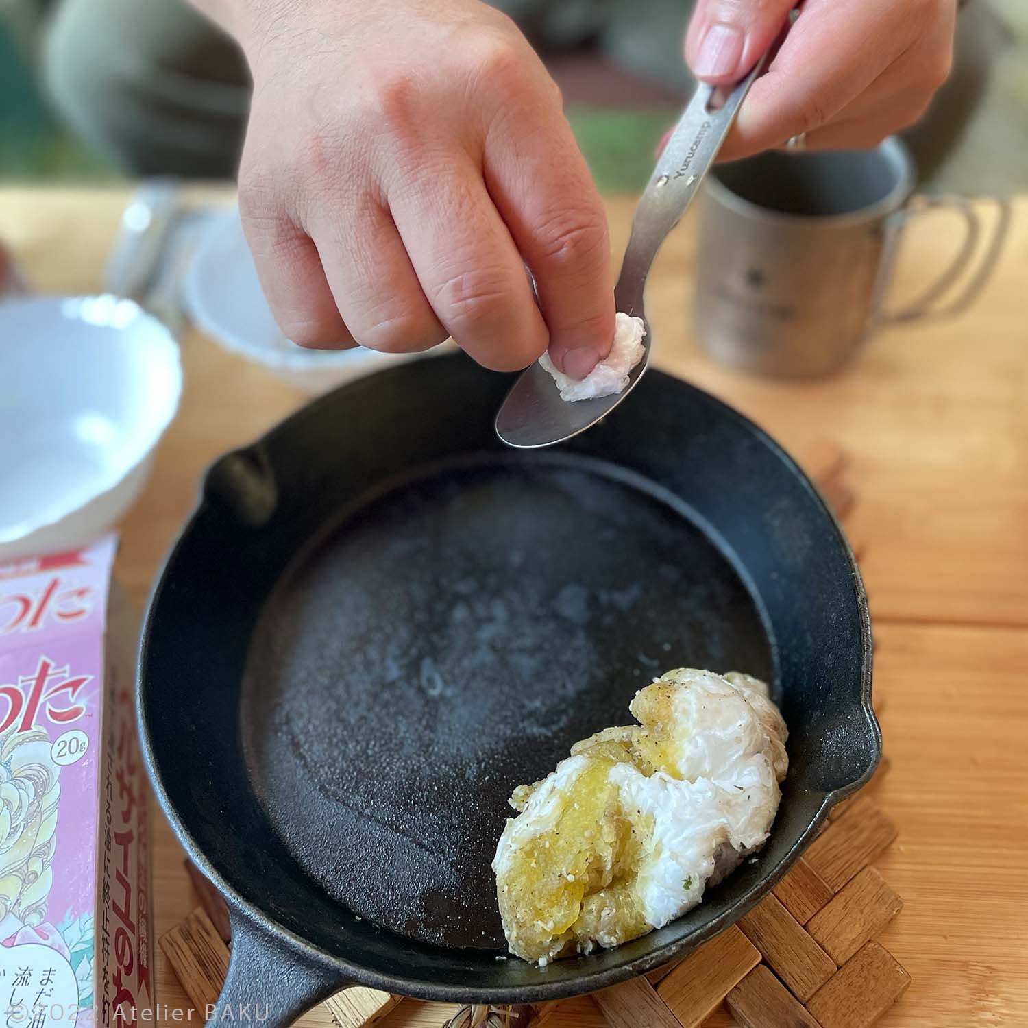 スプーンの油を拭く