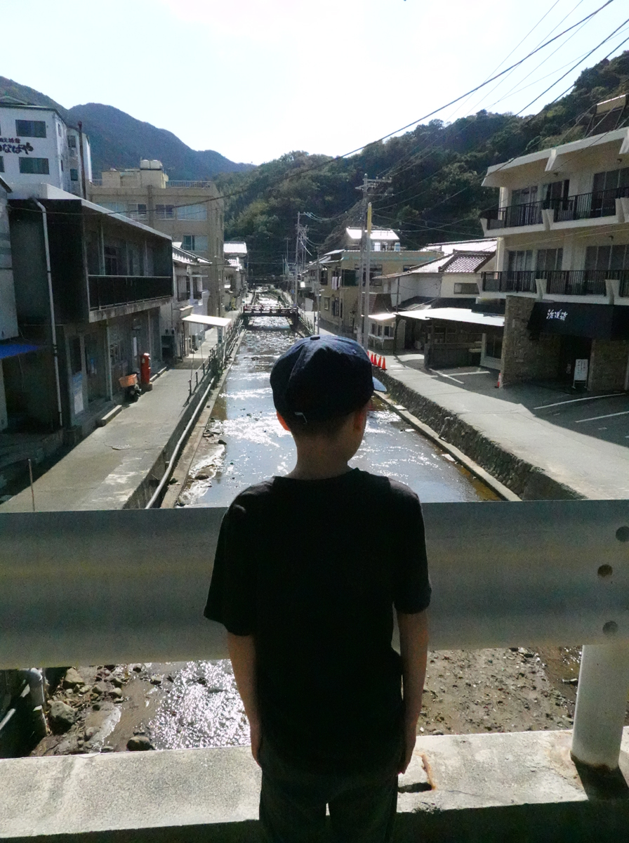 雲見海岸の町並み