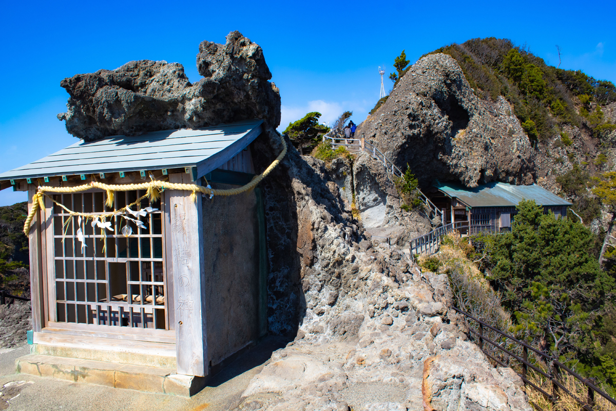 熊野神社から見た石室神社